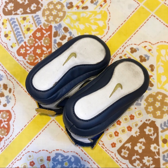 Vintage Nike (play) Size 4 Slip-on Shoes - Picture 2 of 5